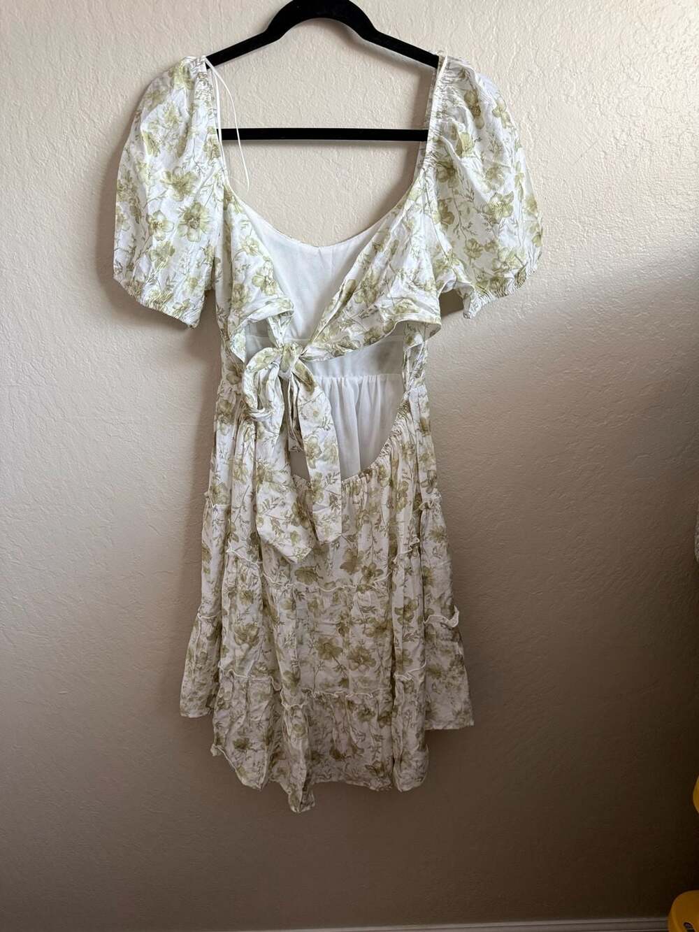 Floral Puff Sleeve Tiered Dress Size L Green White Tie Back cotagecore babydoll